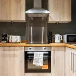 - On The River - Sleeps 10 - * Leeds (West Yorkshire)