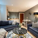 - On The River - Sleeps 10 - Apartment Leeds (West Yorkshire)