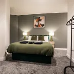 - On The River - Sleeps 10 - Leeds (West Yorkshire)