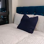 - On The River - Sleeps 10 - Appartement