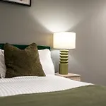 Appartement - On The River - Sleeps 10 - *