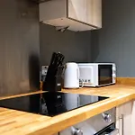 - On The River - Sleeps 10 - Apartment Leeds (West Yorkshire)