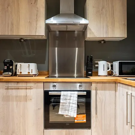 - On The River - Sleeps 10 - * Leeds (West Yorkshire)