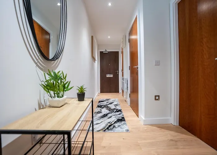 - On The River - Sleeps 10 - Apartment *