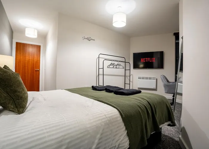 - On The River - Sleeps 10 - *