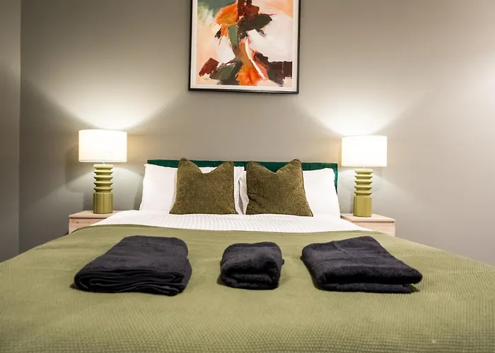 Apartment - On The River - Sleeps 10 - *