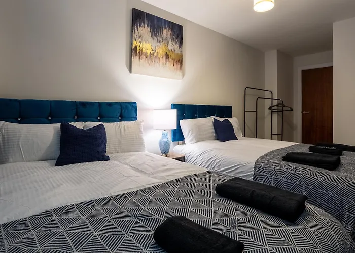 - On The River - Sleeps 10 - * Leeds (West Yorkshire)