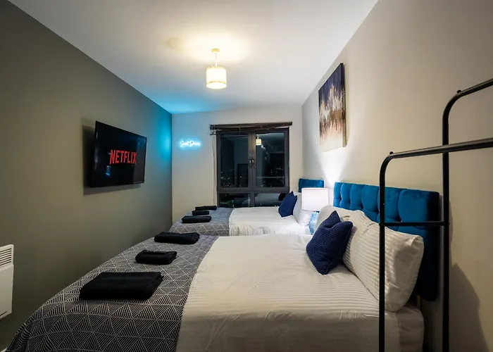 - On The River - Sleeps 10 - *