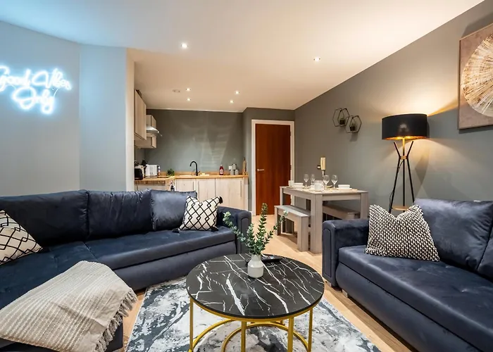 - On The River - Sleeps 10 - Apartment Leeds (West Yorkshire)