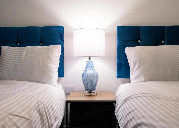 Апартаменти - On The River - Sleeps 10 -