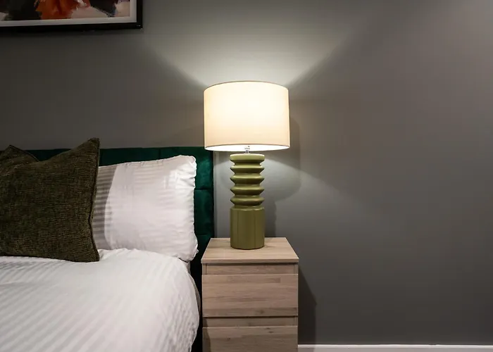 Apartment - On The River - Sleeps 10 - Leeds (West Yorkshire)