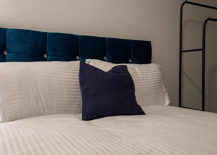 Apartment - On The River - Sleeps 10 - *