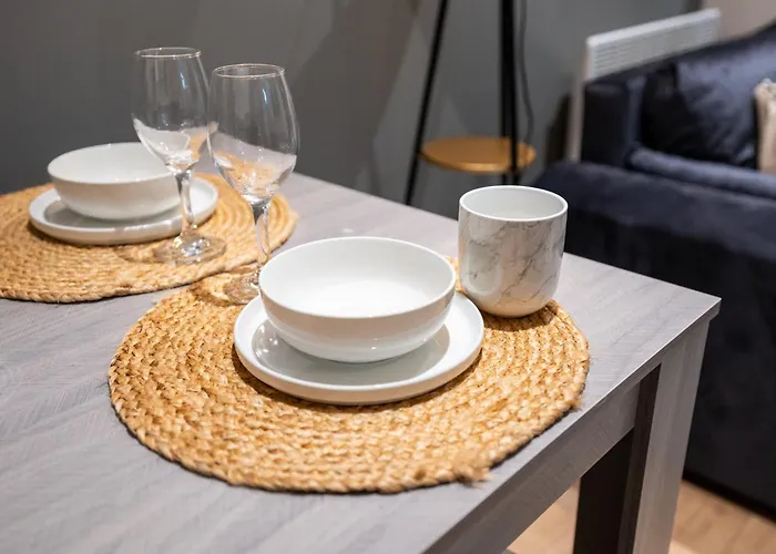 - On The River - Sleeps 10 - Apartment Leeds (West Yorkshire)